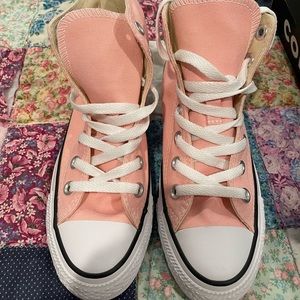 Converse Chucks hi-top size 5.5 women in storm pink